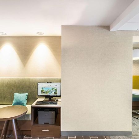 Hampton Inn & Suites Houghton Bagian luar foto