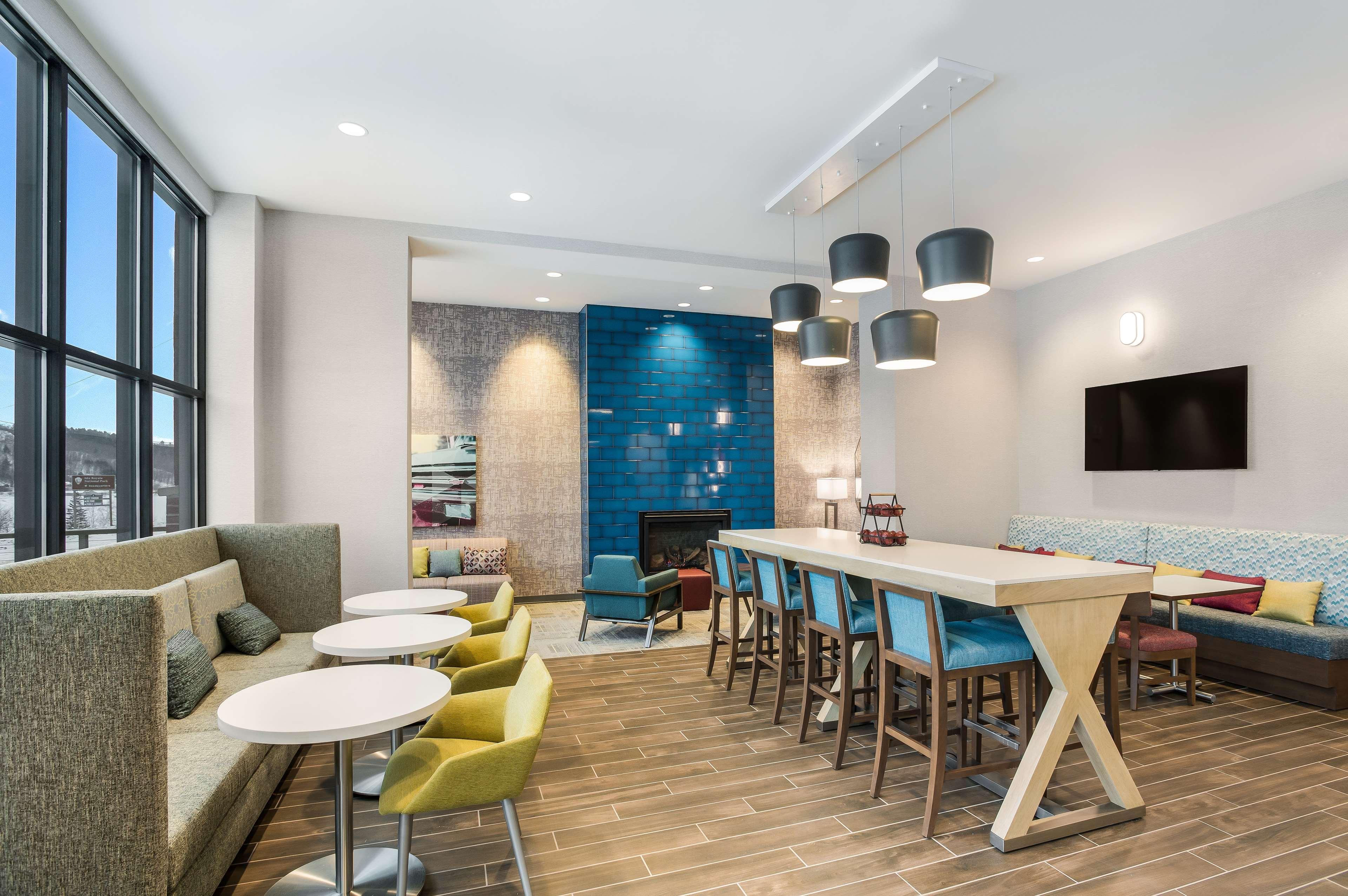 Hampton Inn & Suites Houghton Bagian luar foto