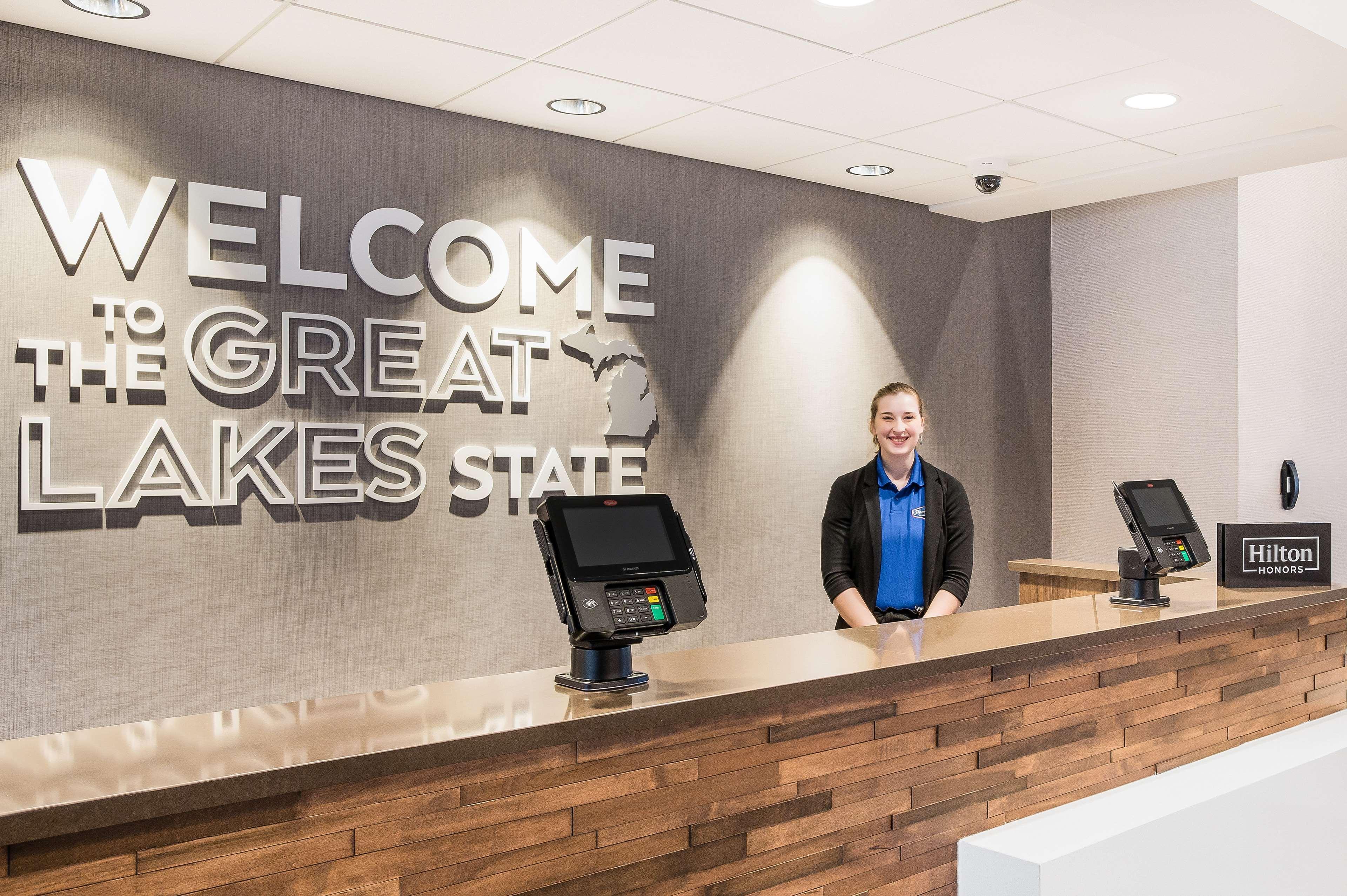 Hampton Inn & Suites Houghton Bagian luar foto