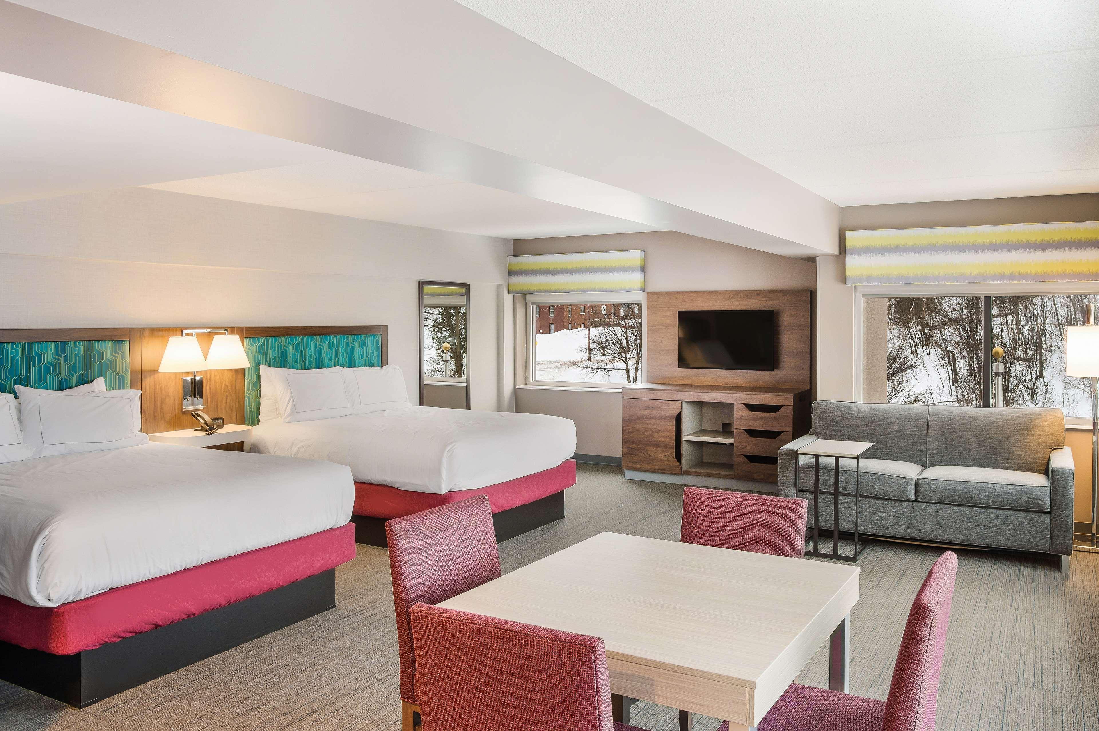 Hampton Inn & Suites Houghton Bagian luar foto