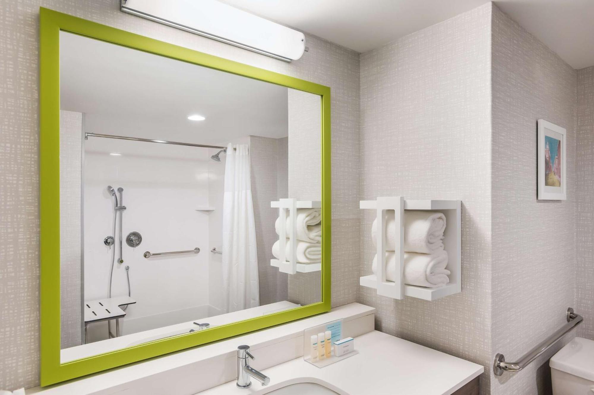 Hampton Inn & Suites Houghton Bagian luar foto