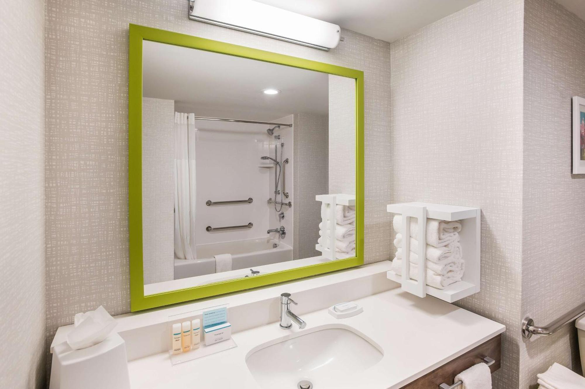 Hampton Inn & Suites Houghton Bagian luar foto